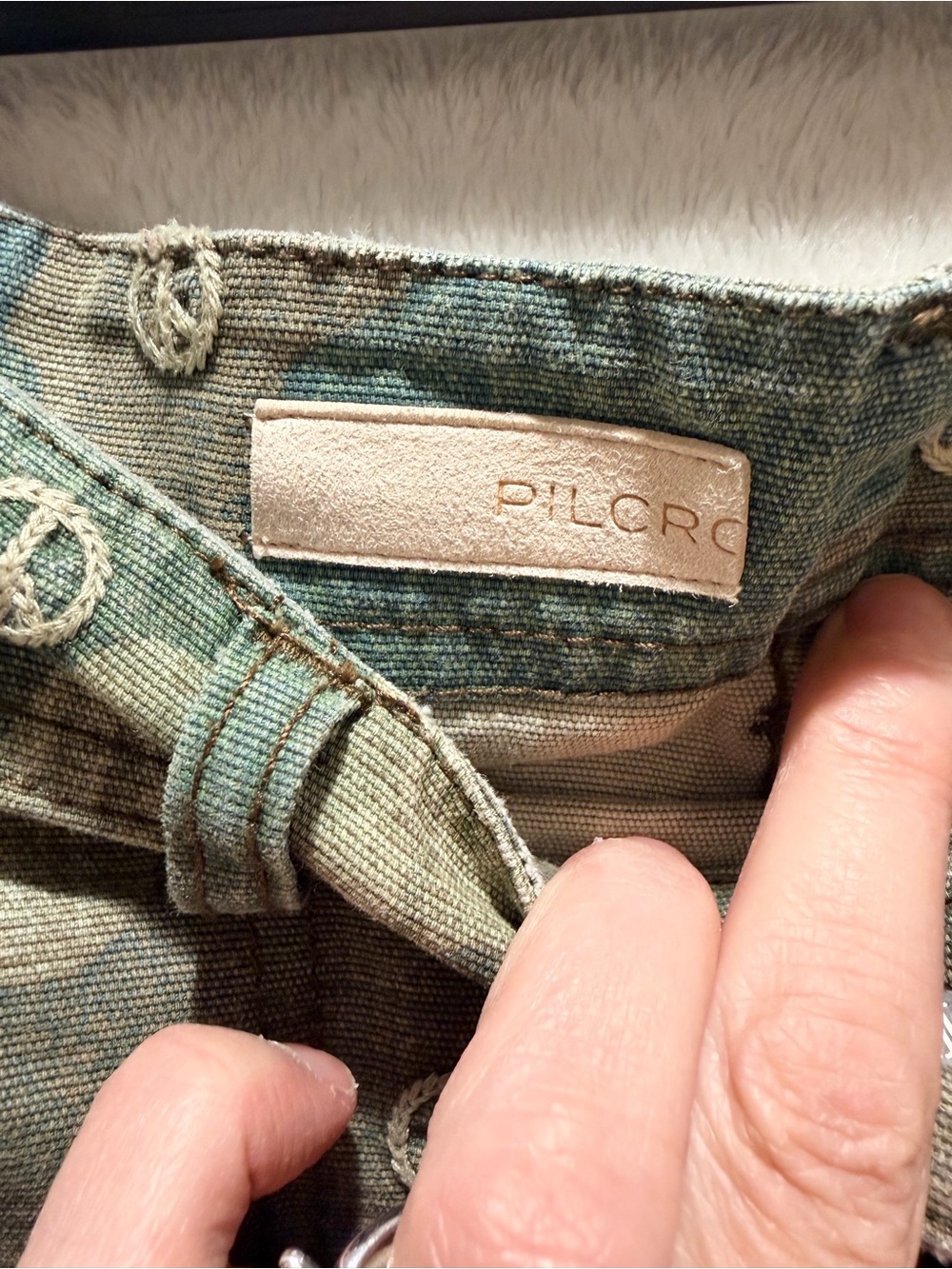 Pilcro Anthropologie Camo Peace Sign Embroidered Cargo Shorts 27 Boho CKB066 - Picture 7 of 16